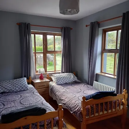 Cosy Cottage, Near The Sea, Glengarriff. Lägenhet